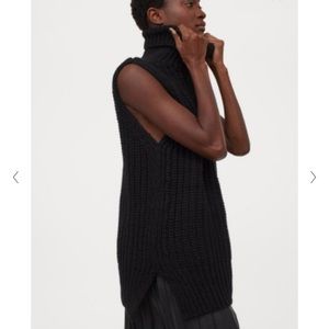 Sleeveless turtleneck sweater- H&M. Black and cream!